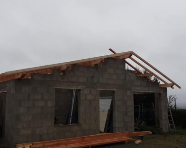Chantier construction neuve charpente et couverture